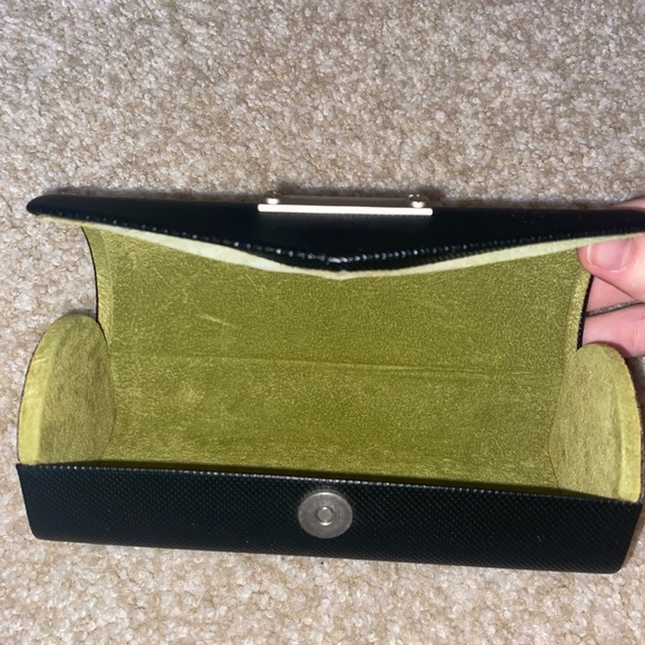 Nicole Miller Classic Black Textured Green Velvet Lined Glasses Hard Case - Picture 5 of 5